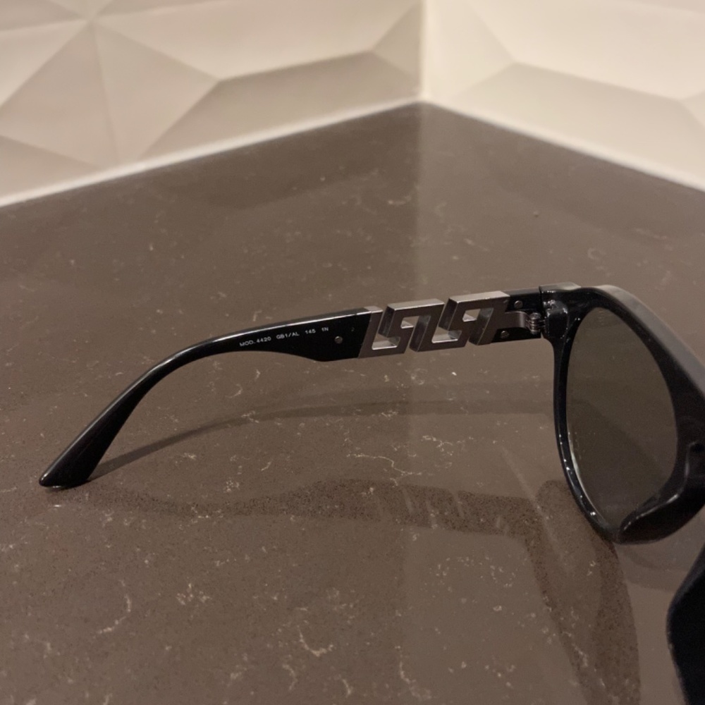 VERSACE LOGO MONOGRAM SUNGLASSES - Picture 14 of 14